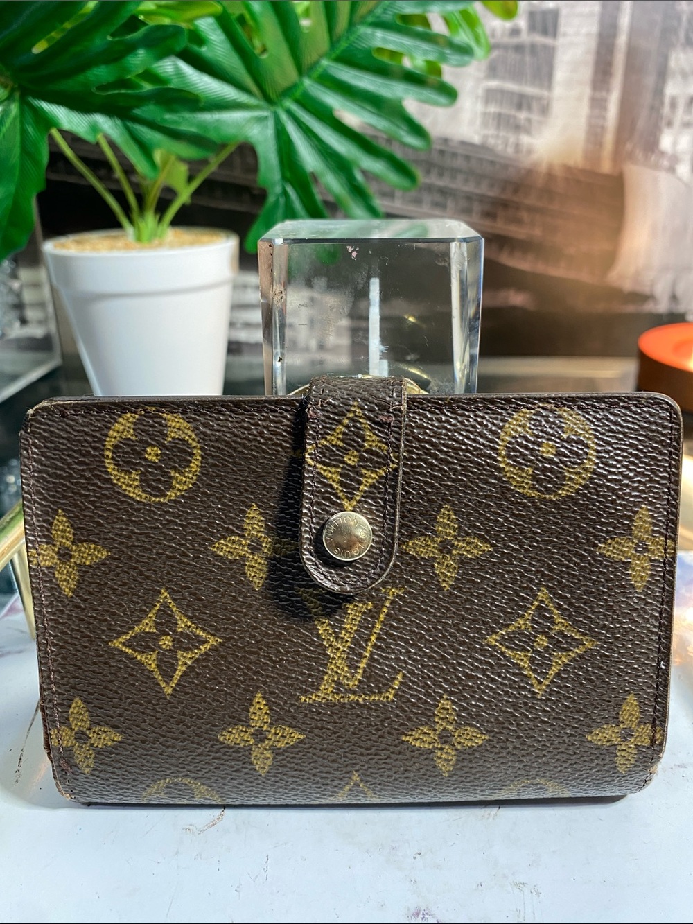 Authentic Louis Vuitton Monogram Kisslock Snap Wallet